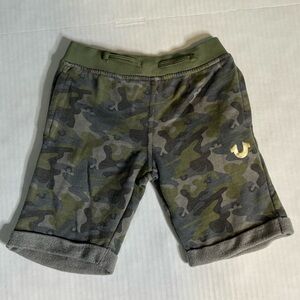 Boys size 5 True Religion Camo Green Shorts